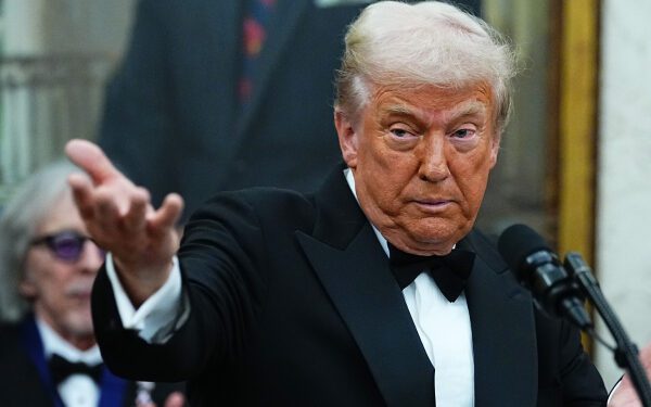 Дональд Трамп заявил, что проведёт церемонию в Кеннеди-центре в честь Глории Гейнор, KISS и других