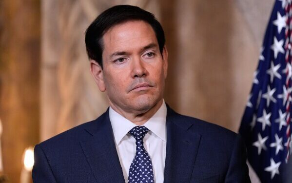 ЕС предупреждает о возможных мерах после того, как США запретили въезд в страну пяти европейцам, обвиненным в цензуре.