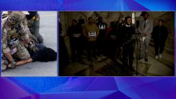 Эксклюзив: Семьи мигрантов рисуют мрачную картину жизни в изоляторе иммиграционной и таможенной службы Техаса, свидетельствуют новые судебные документы.