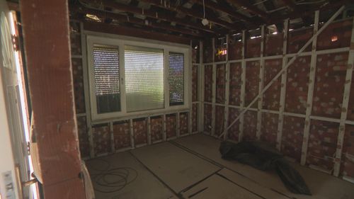 Дом мечты семьи превратился в кошмар после появления плесени.