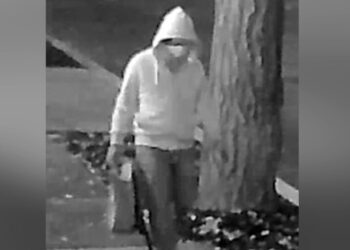 По словам источников, ФБР арестовывает подозреваемых в организации взрыва в Вашингтоне