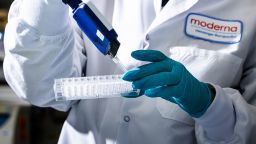 По данным источников, FDA намерено вынести самое серьезное предупреждение в отношении вакцин от COVID-19.