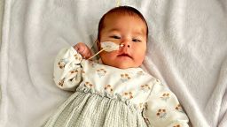 Управление по санитарному надзору за качеством пищевых продуктов и медикаментов (FDA) направило предупредительные письма крупным розничным сетям за продажу отозванных детских смесей, связанных со вспышкой ботулизма среди младенцев.