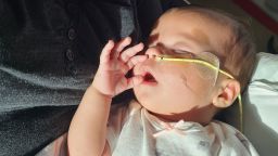 Управление по санитарному надзору за качеством пищевых продуктов и медикаментов (FDA) направило предупредительные письма крупным розничным сетям за продажу отозванных детских смесей, связанных со вспышкой ботулизма среди младенцев.