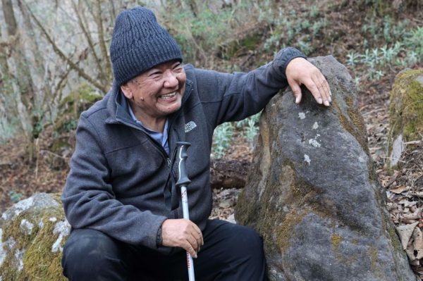 Из Непала в мир: его наследие – это не только возвращение зрения; это целая армия врачей, которых он обучил.