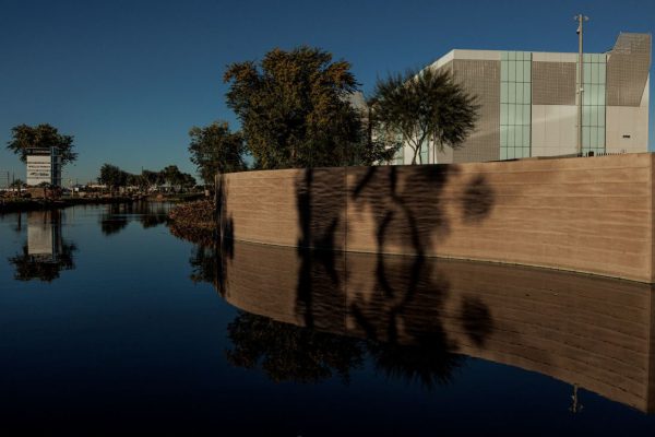 Как стремление Трампа к развитию искусственного интеллекта, цены на энергоносители и недовольные соседи сталкиваются в пустыне Аризоны.