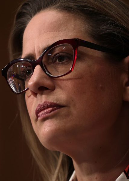 Как стремление Трампа к развитию искусственного интеллекта, цены на энергоносители и недовольные соседи сталкиваются в пустыне Аризоны.