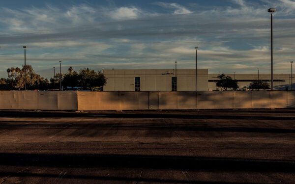 Как стремление Трампа к развитию искусственного интеллекта, цены на энергоносители и недовольные соседи сталкиваются в пустыне Аризоны. Как стремление Трампа к развитию искусственного интеллекта, цены на энергоносители и недовольные соседи сталкиваются в пустыне Аризоны.