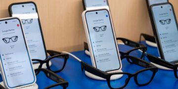 Я попробовал прототип умных очков от Google, и они почти заставили меня забыть о телефоне.