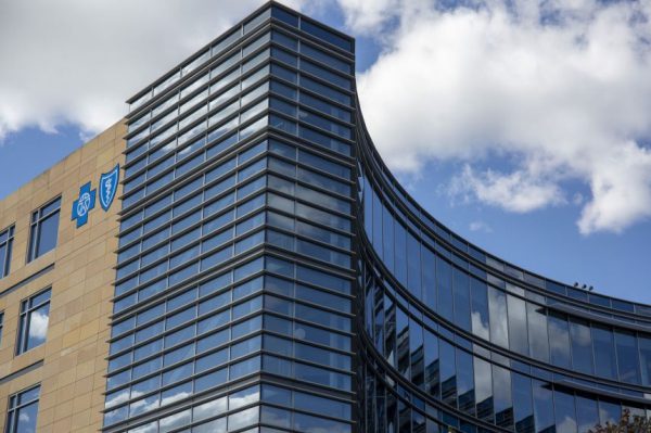 Страховщики обещали облегчить страдания пациентов после убийства руководителя. Вот что произошло.