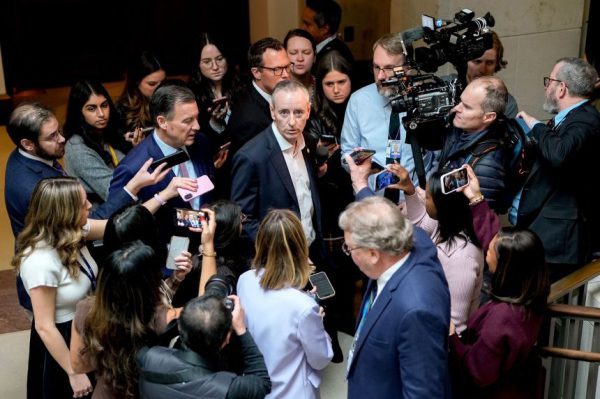 Ослабевает ли влияние Трампа на Республиканскую партию? Эти восемь республиканцев проверяли его на прочность в 2025 году.