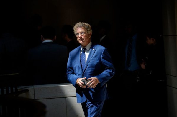 Ослабевает ли влияние Трампа на Республиканскую партию? Эти восемь республиканцев проверяли его на прочность в 2025 году.