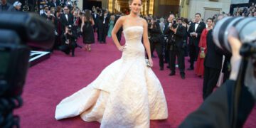 Дженнифер Лоуренс переосмысливает образ «крутой девчонки» для нового поколения