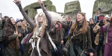 Иордания заявляет, что ее военно-воздушные силы присоединились к ударам США по позициям Исламского государства в Сирии.