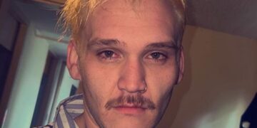 Журналиста и бывшего тренера по плаванию обвиняют в «отвратительной» организации сатанинских педофилов