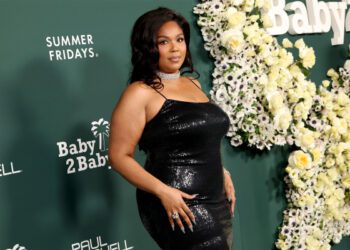 Лиззо аплодирует в ответ, увидев в сети шутку о толстяках: «Твое тело никогда не будет достаточно хорошим для них»