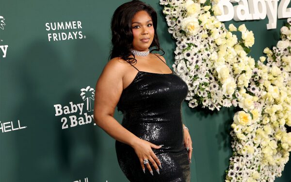 Лиззо аплодирует в ответ, увидев в сети шутку о толстяках: «Твое тело никогда не будет достаточно хорошим для них» Лиззо аплодирует в ответ, увидев в сети шутку о толстяках: «Твое тело никогда не будет достаточно хорошим для них»