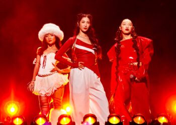 Песня «Охотники на демонов» в стиле K-pop снова удерживает первое место в чарте лучших песен из фильмов за ноябрь.