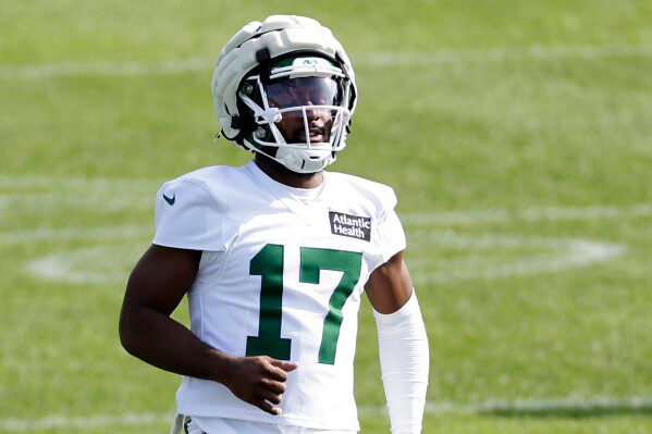 Землетрясение магнитудой 7,5 на севере Японии ранило 23 человека и вызвало цунами