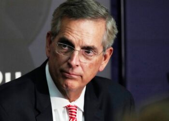 Землетрясение магнитудой 7,5 на севере Японии ранило 23 человека и вызвало цунами