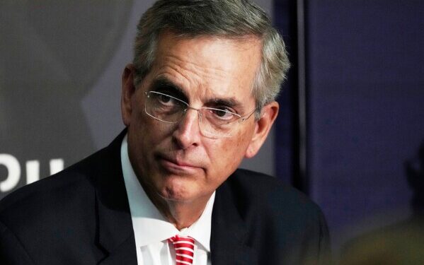 Землетрясение магнитудой 7,5 на севере Японии ранило 23 человека и вызвало цунами Землетрясение магнитудой 7,5 на севере Японии ранило 23 человека и вызвало цунами