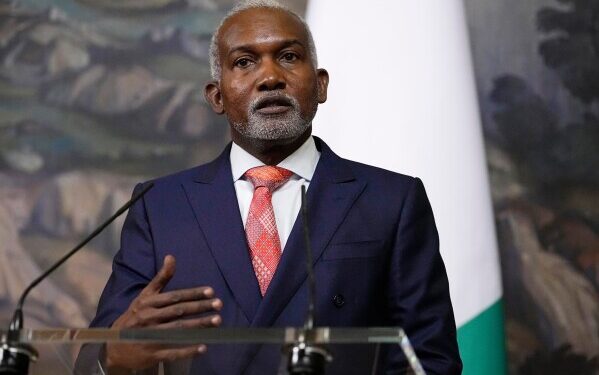 Мали, Буркина-Фасо и Нигер призывают к совместным «крупномасштабным операциям» против экстремистов.