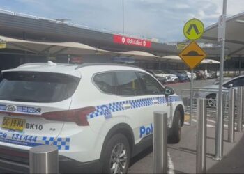 Мужчине предъявлены обвинения в предполагаемом нанесении ножевого ранения в оживленном торговом центре Сиднея Мужчине предъявлены обвинения в предполагаемом нанесении ножевого ранения в оживленном торговом центре Сиднея