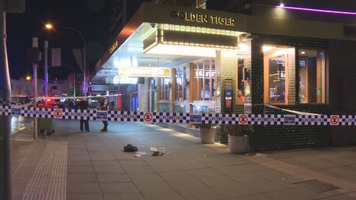 Мужчина борется за жизнь после предполагаемого нападения возле паба в Сиднее