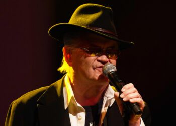 Микки Доленц, как последний оставшийся в живых участник Monkees: «Пора снять траурную повязку и просто праздновать». Микки Доленц, как последний оставшийся в живых участник Monkees: «Пора снять траурную повязку и просто праздновать».