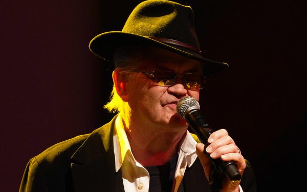 Микки Доленц, как последний оставшийся в живых участник Monkees: «Пора снять траурную повязку и просто праздновать». Микки Доленц, как последний оставшийся в живых участник Monkees: «Пора снять траурную повязку и просто праздновать».