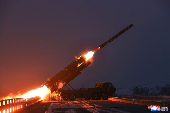 В Нью-Джерси в результате крушения вертолета в воздухе один человек погиб, еще один получил критические ранения.