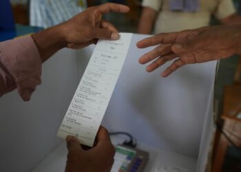 В Мьянме прошли первые выборы после захвата власти военными, но критики утверждают, что голосование было фиктивным. В Мьянме прошли первые выборы после захвата власти военными, но критики утверждают, что голосование было фиктивным.