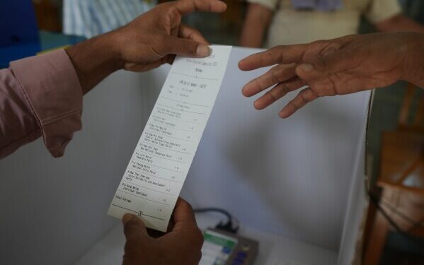 В Мьянме прошли первые выборы после захвата власти военными, но критики утверждают, что голосование было фиктивным. В Мьянме прошли первые выборы после захвата власти военными, но критики утверждают, что голосование было фиктивным.