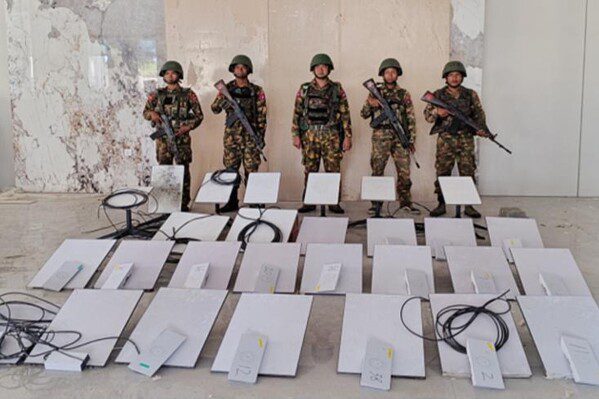 В Мьянме прошли первые выборы после захвата власти военными, но критики утверждают, что голосование было фиктивным.