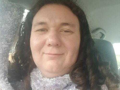 Наоми открыла письмо и обнаружила задолженность по счету за электроэнергию в размере 6400 долларов.