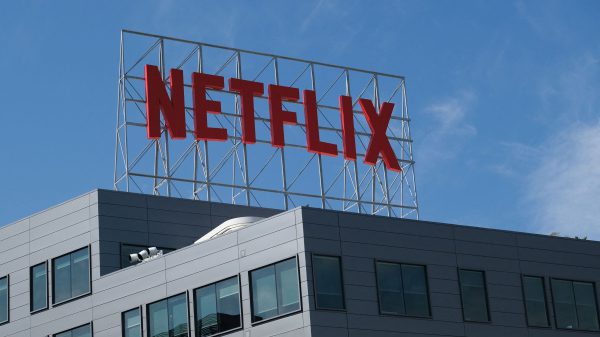 Netflix объявляет о сделке по покупке Warner Bros. и HBO Netflix объявляет о сделке по покупке Warner Bros. и HBO