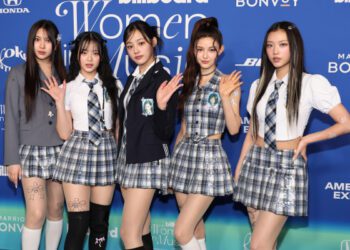 Участницу NewJeans Даниэль исключили из женской группы на фоне судебного иска против ADOR. Участницу NewJeans Даниэль исключили из женской группы на фоне судебного иска против ADOR.