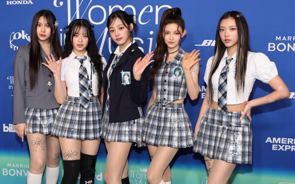 Участницу NewJeans Даниэль исключили из женской группы на фоне судебного иска против ADOR. Участницу NewJeans Даниэль исключили из женской группы на фоне судебного иска против ADOR.