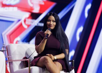 Ники Минаж деактивировала свой аккаунт в Instagram после появления вместе с Эрикой Кирк на фестивале AmericaFest организации Turning Point USA.