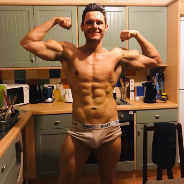 Как бы он ни питался и ни тренировался, он никогда не чувствовал себя достаточно мускулистым. А потом он достиг дна.