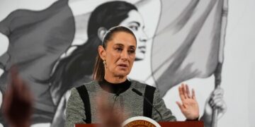 Лауреат Нобелевской премии Мачадо впервые появился на публике за последние 11 месяцев.