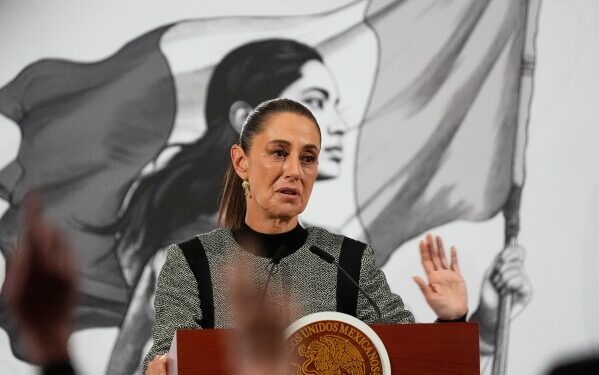 Лауреат Нобелевской премии Мачадо впервые появился на публике за последние 11 месяцев. Лауреат Нобелевской премии Мачадо впервые появился на публике за последние 11 месяцев.