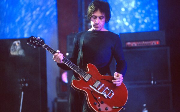 Перри Бамонте, гитарист и клавишник группы The Cure, скончался в возрасте 65 лет после непродолжительной болезни.