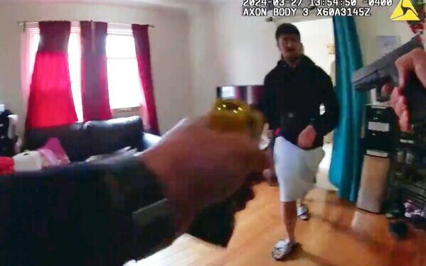 Полиция обнаружила проглоченный кулон Фаберже после 6-дневного ожидания его появления снова.