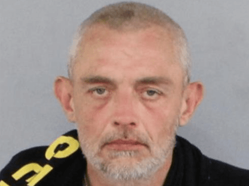 Полиция обнародовала данные подозреваемого в поджоге автомобиля с надписями, посвященными Хануке, который был подожжен.