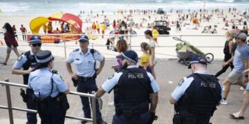 На новогодних вечеринках в Сиднее полиция будет использовать оружие, «которого вы раньше не видели».