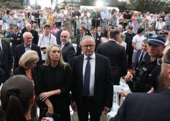 Премьер-министр отклонил просьбу семей жертв стрельбы в Бонди о создании королевской комиссии. Премьер-министр отклонил просьбу семей жертв стрельбы в Бонди о создании королевской комиссии.