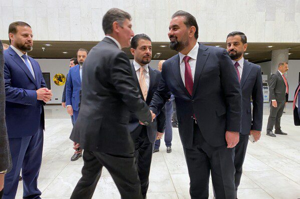 В Иране вспыхнули протесты из-за резкого падения курса национальной валюты до рекордно низкого уровня.