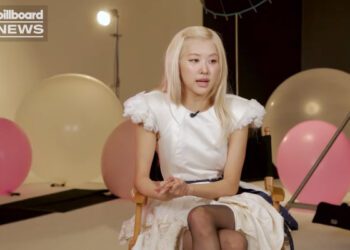 Розэ размышляет об успехе «APT» во время прямой трансляции на Billboard №1: «Никогда бы за миллион лет я не подумала, что это произойдёт»