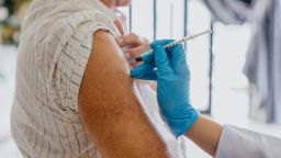 Новое исследование показывает, что вакцина против опоясывающего лишая может замедлить прогрессирование деменции